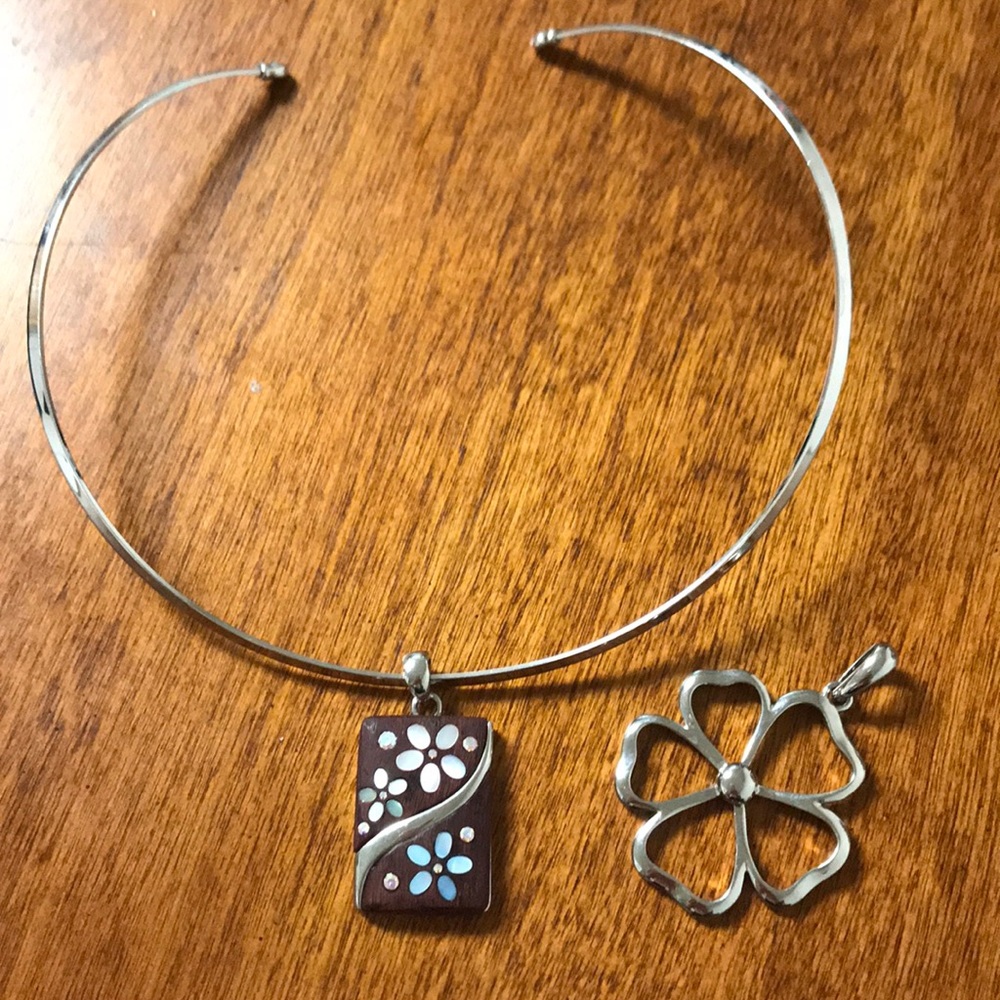 Slider necklace with two pieces to wear with it